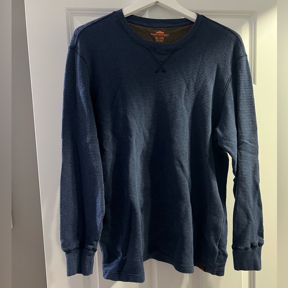 Worn‎ once! Men’s XLT Northwest Territory Navy Thermal Top!